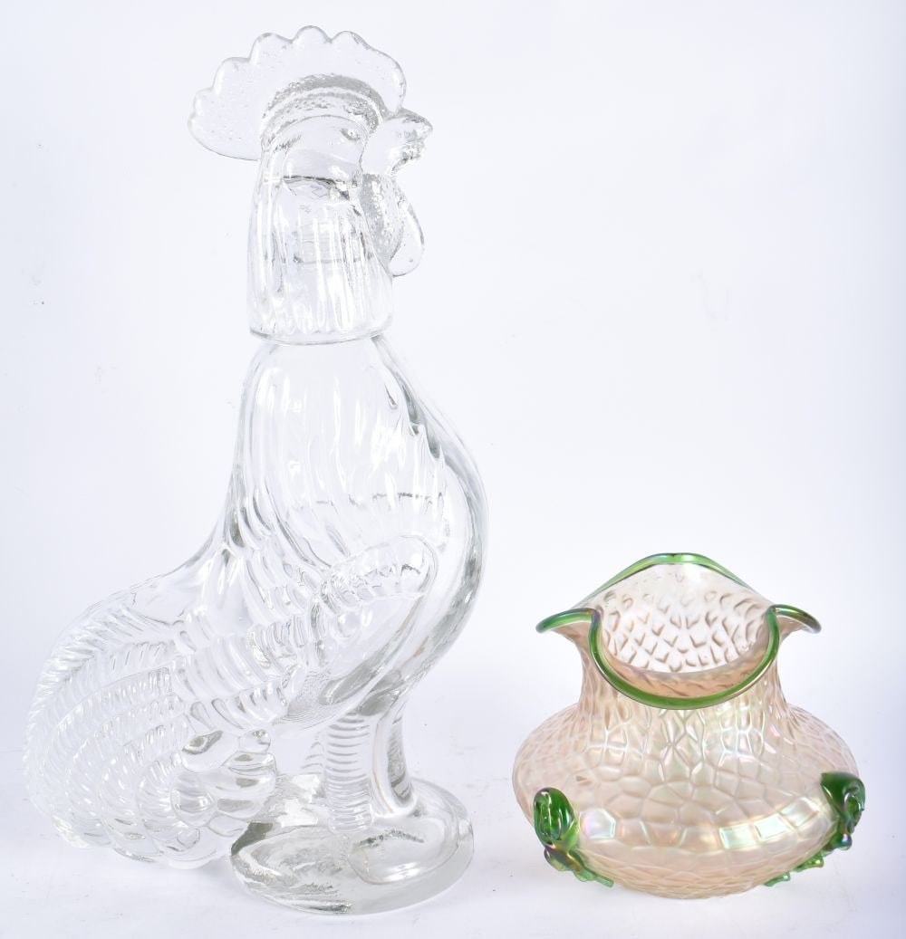 A STYLISH ART NOUVEAU LOETZ STYLE GLASS VASE together with a large novelty glass cockerel decanter a: A STYLISH ART NOUVEAU LOETZ STYLE GLASS VASE together with a large novelty glass cockerel decanter and stopper. Largest 33 cm high. (2)