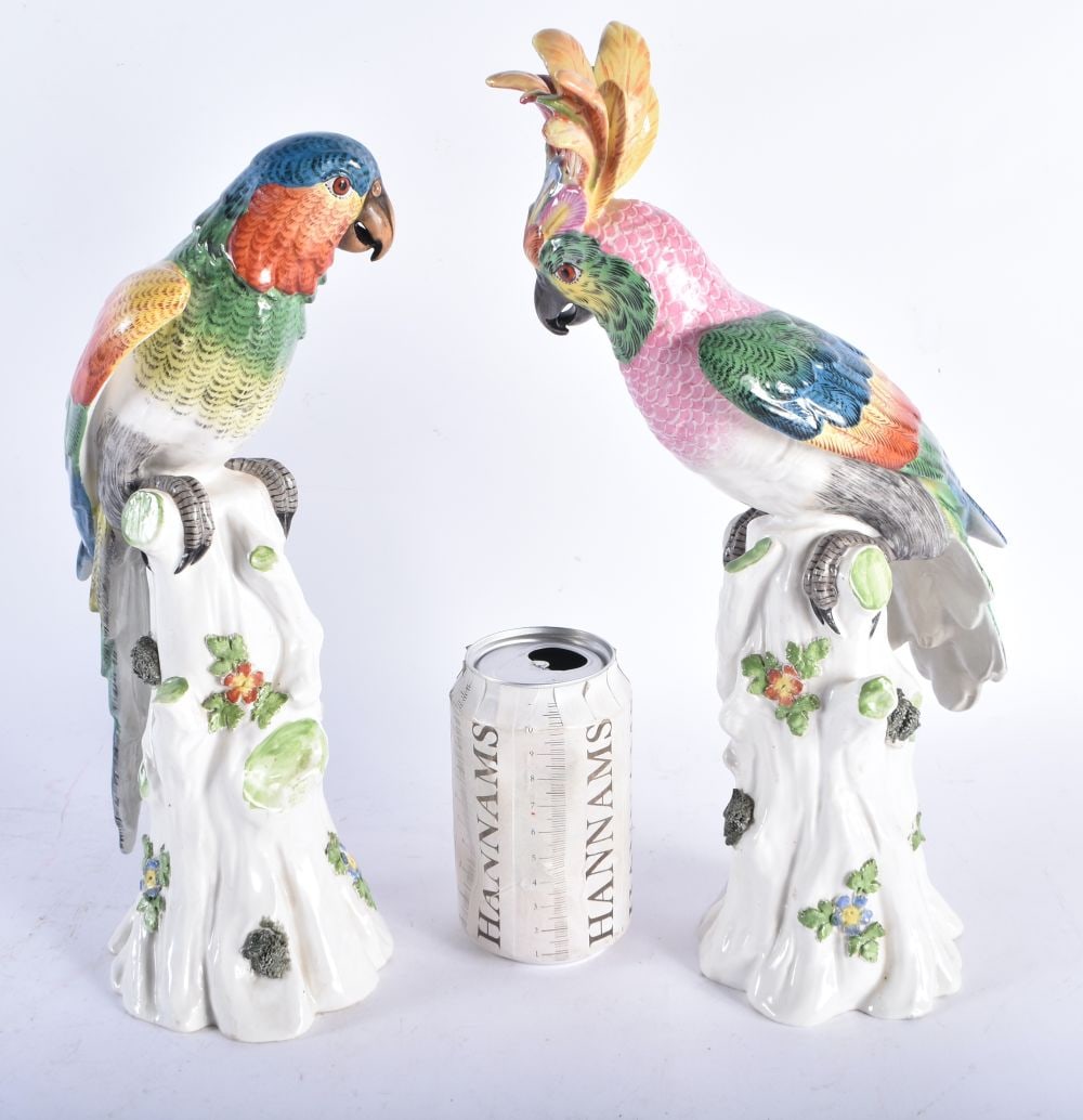 A LOVELY PAIR OF 19TH CENTURY GERMAN PORCELAIN FIGURES OF PARROTS modelled with brightly coloured pl (1 of 8)