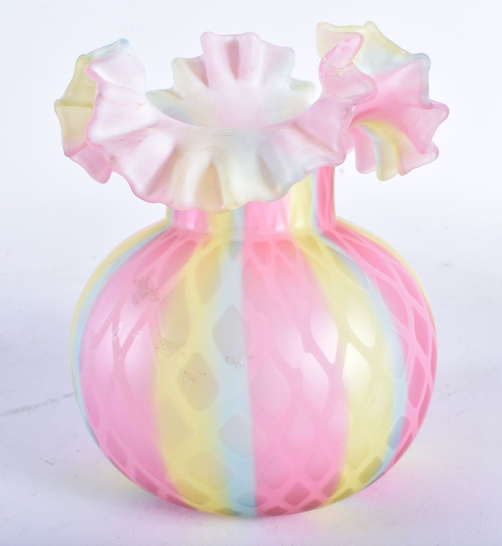 A RARE STEVENS AND WILLIAMS RAINBOW AIR-TRAP ONION FORM GLASS VASE. 14 cm x 9 cm. (1 of 4)