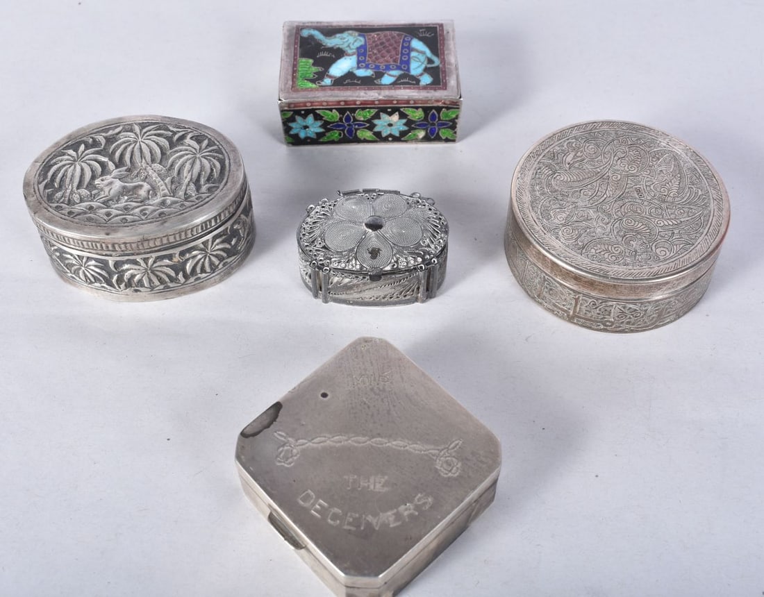 Five Silver Trinket Boxes.  Various Marks.  Largest 169.7g (5) (1 of 6)
