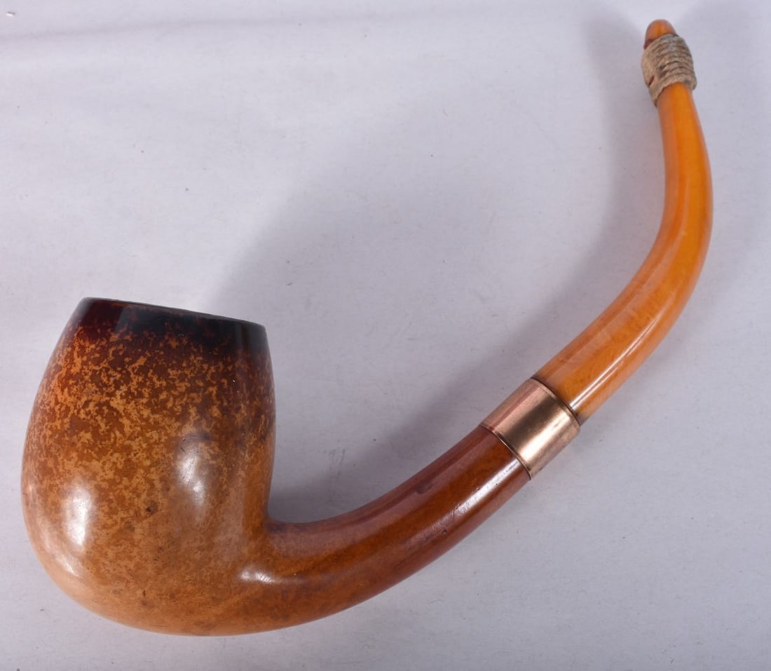 A LARGE ANTIQUE AMBER AND MEERSCHAUM PIPE. 20 cm long. (1 of 2)