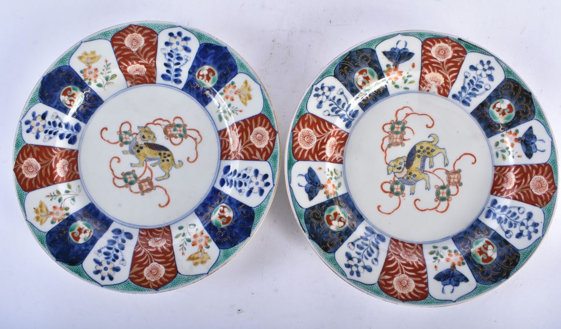 AN UNUSUAL PAIR OF 19TH CENTURY JAPANESE MEIJI PERIOD IMARI PLATES painted with Buddhistic lions. 21 (1 of 6)