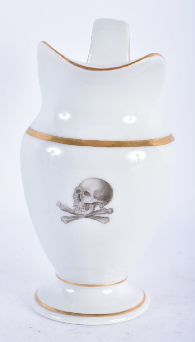 A VERY UNUSUAL 19TH CENTURY GERMAN KPM BERLIN PORCELAIN JUG painted with a skull and cross bones. 15 (1 of 4)