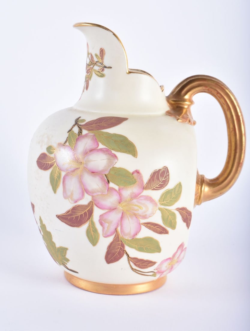 AN ANTIQUE ROYAL WORCESTER BLUSH IVORY JUG. 19 cm high. (1 of 5)