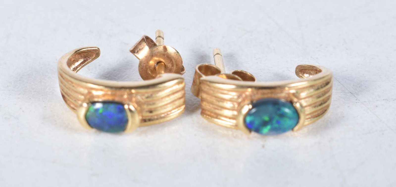 18ct gold opal earrings. 2.9 grams. 1.25 cm x 0.5 cm. (1 of 3)