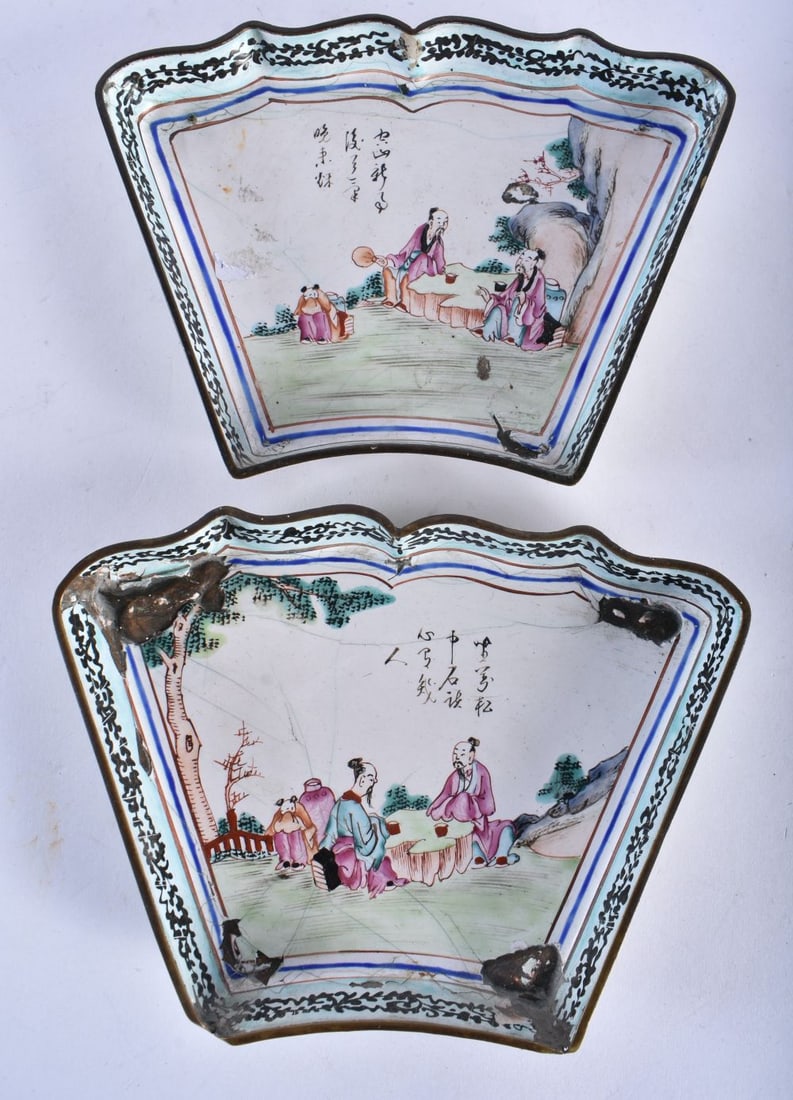 A PAIR OF 19TH CENTURY CHINESE CANTON ENAMEL DISHES Qing. 13 cm x 11 cm. (1 of 4)