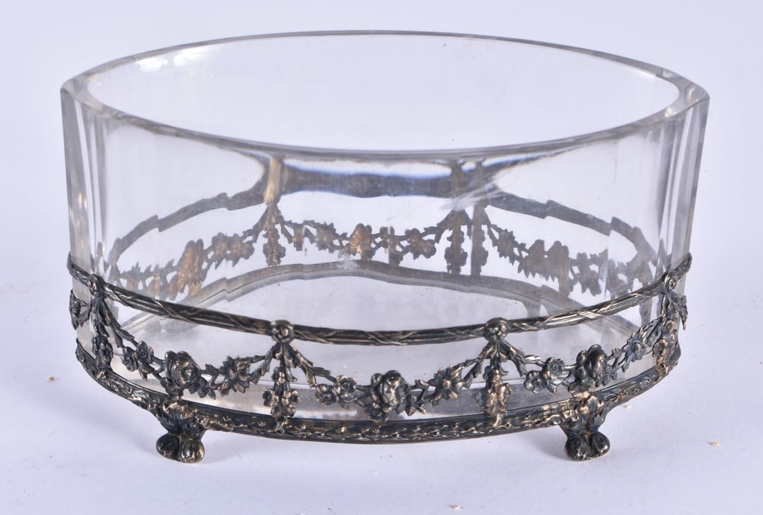 AN ANTIQUE FRENCH SILVER MOUNTED GLASS BOWL. Silver 53 grams. 15 cm x 7.5 cm.: AN ANTIQUE FRENCH SILVER MOUNTED GLASS BOWL. Silver 53 grams. 15 cm x 7.5 cm.