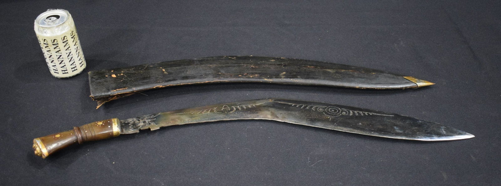 An Indian ghorn handled machete with leather sheath. 75 cm long.: An Indian ghorn handled machete with leather sheath. 75 cm long.