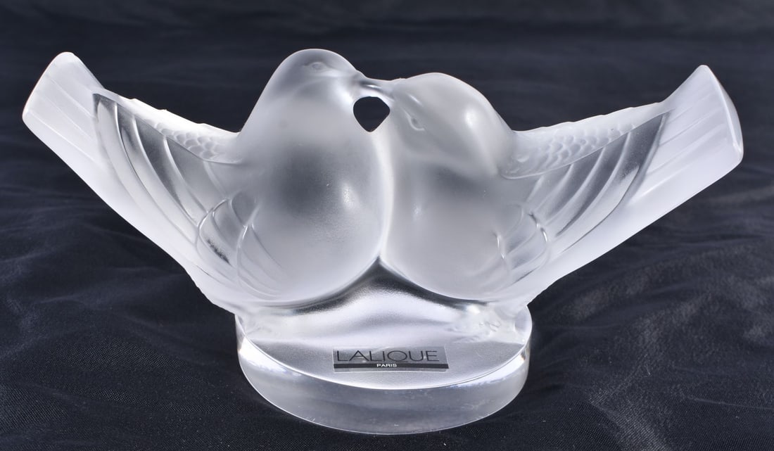 A LALIQUE GLASS KISSING BIRDS FIGURE. 14.5 cm wide. (1 of 4)