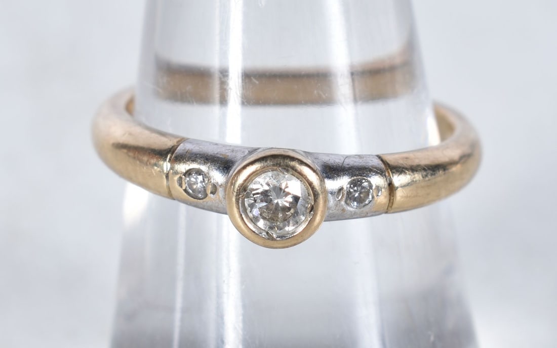A 15 Carat Gold Diamond Trilogy Ring.  Size O, Stamped 15K, weight 2.8g (1 of 3)