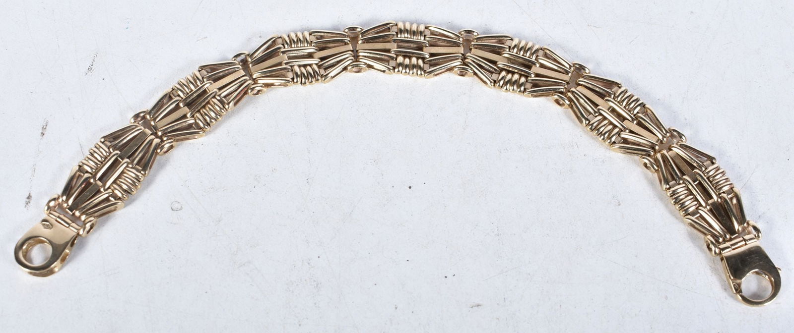 A 9 Carat Gold Gate Bracelet.  Stamped 375.  20 cm long, weight 22.2g (1 of 4)