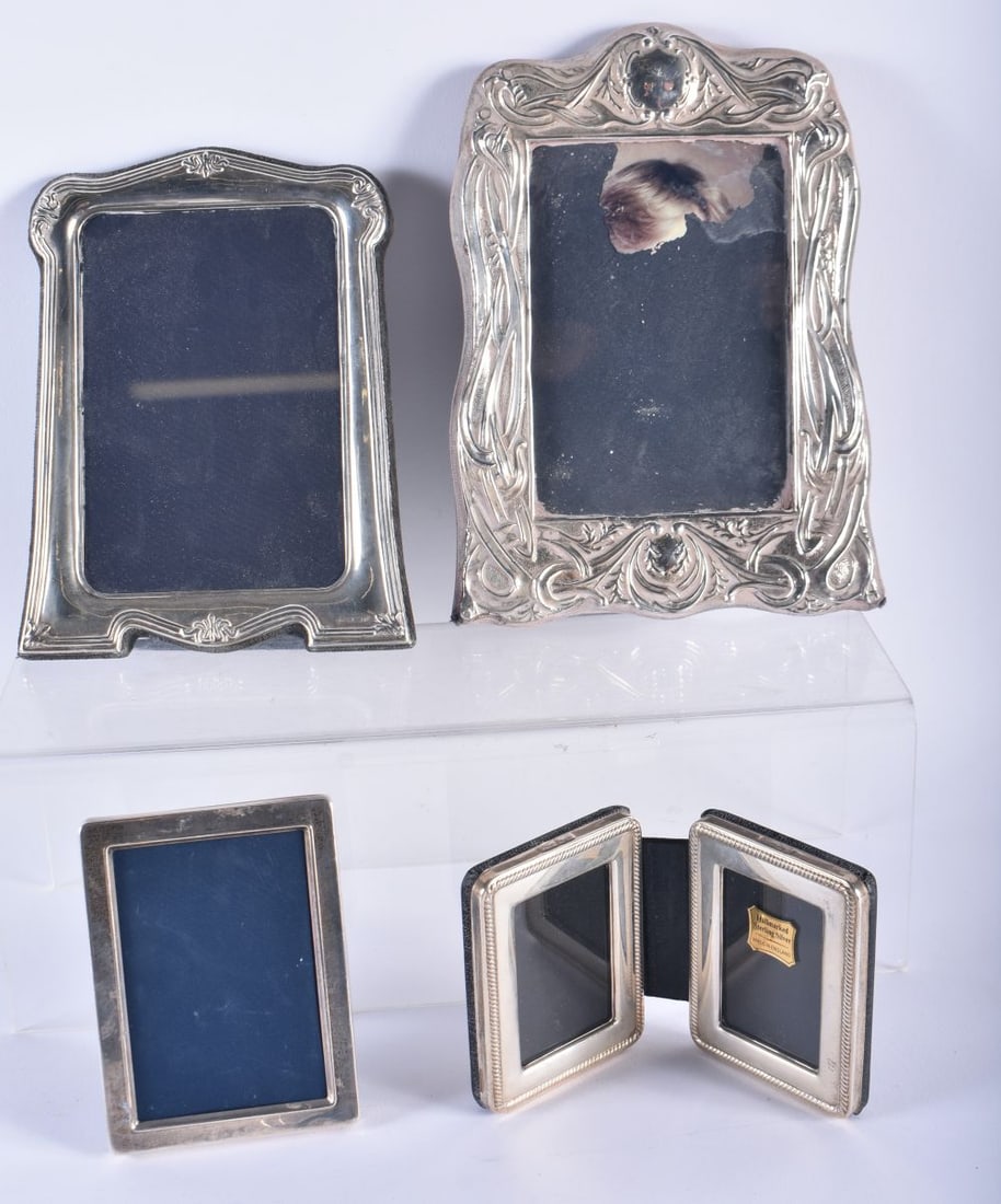 5 x .925 sterling silver photograph frames. 647 grams overall. Largest 21.5 cm x 15.5 cm. (5): 5 x .925 sterling silver photograph frames. 647 grams overall. Largest 21.5 cm x 15.5 cm. (5)