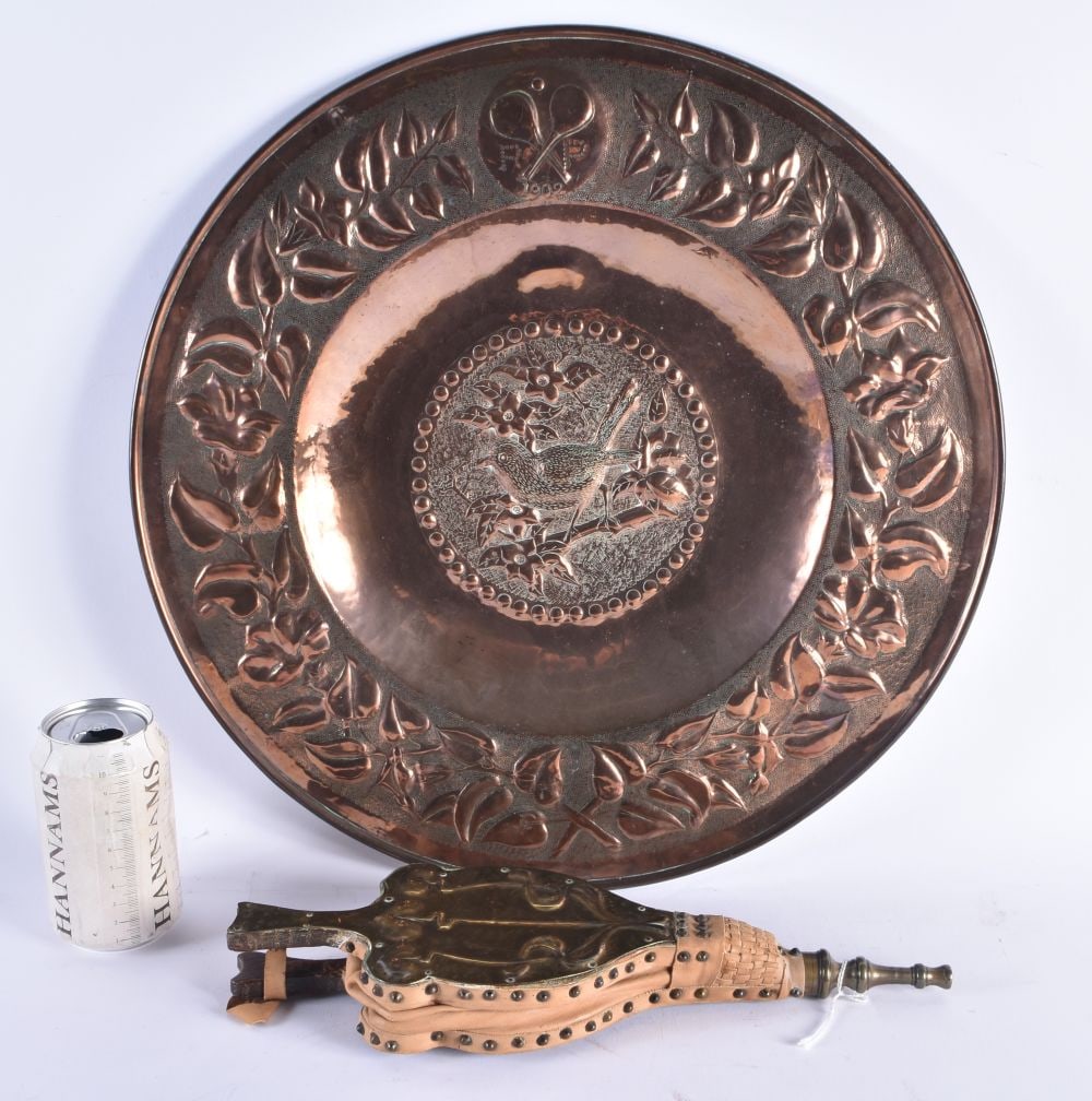 A LARGE ARTS AND CRAFTS COPPER REPOUSSE WALL CHARGER signed PP, together with a pair of Art Nouveau: A LARGE ARTS AND CRAFTS COPPER REPOUSSE WALL CHARGER signed PP, together with a pair of Art Nouveau bellows. Largest 44 cm long. (2)