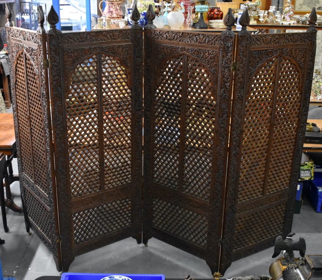 A FINE LATE 19TH CENTURY ANGLO INDIAN COUNTRY HOUSE SCREEN of beautiful quality, decorated with exte (1 of 12)