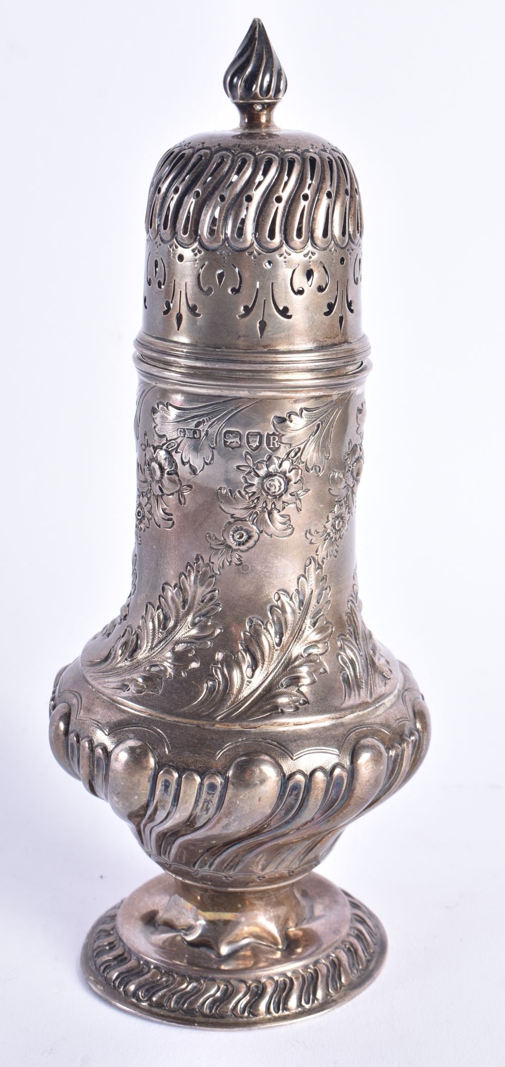 A LATE VICTORIAN SILVER SUGAR SIFTER. 215.5 grams. London 1892. 21.5 cm high.: A LATE VICTORIAN SILVER SUGAR SIFTER. 215.5 grams. London 1892. 21.5 cm high.