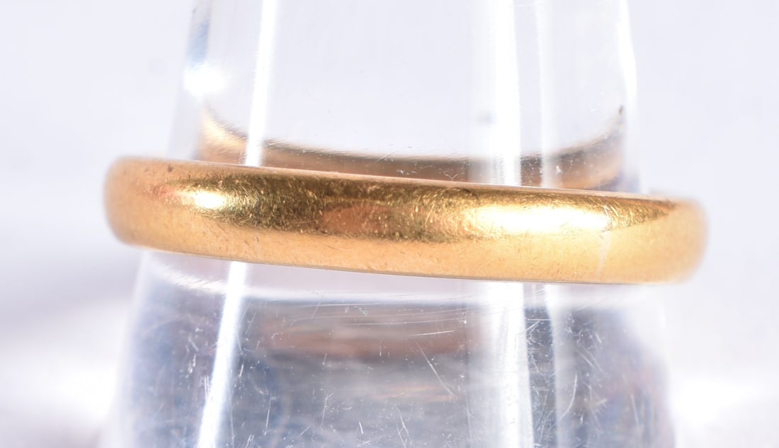 A 22CT GOLD WEDDING BAND. 7.5 grams. W. (1 of 3)