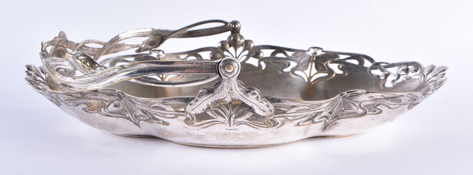 AN ART NOUVEAU PEWTER BUTTERFLY BASKET possibly WMF. 24 cm x 30 cm.: AN ART NOUVEAU PEWTER BUTTERFLY BASKET possibly WMF. 24 cm x 30 cm.