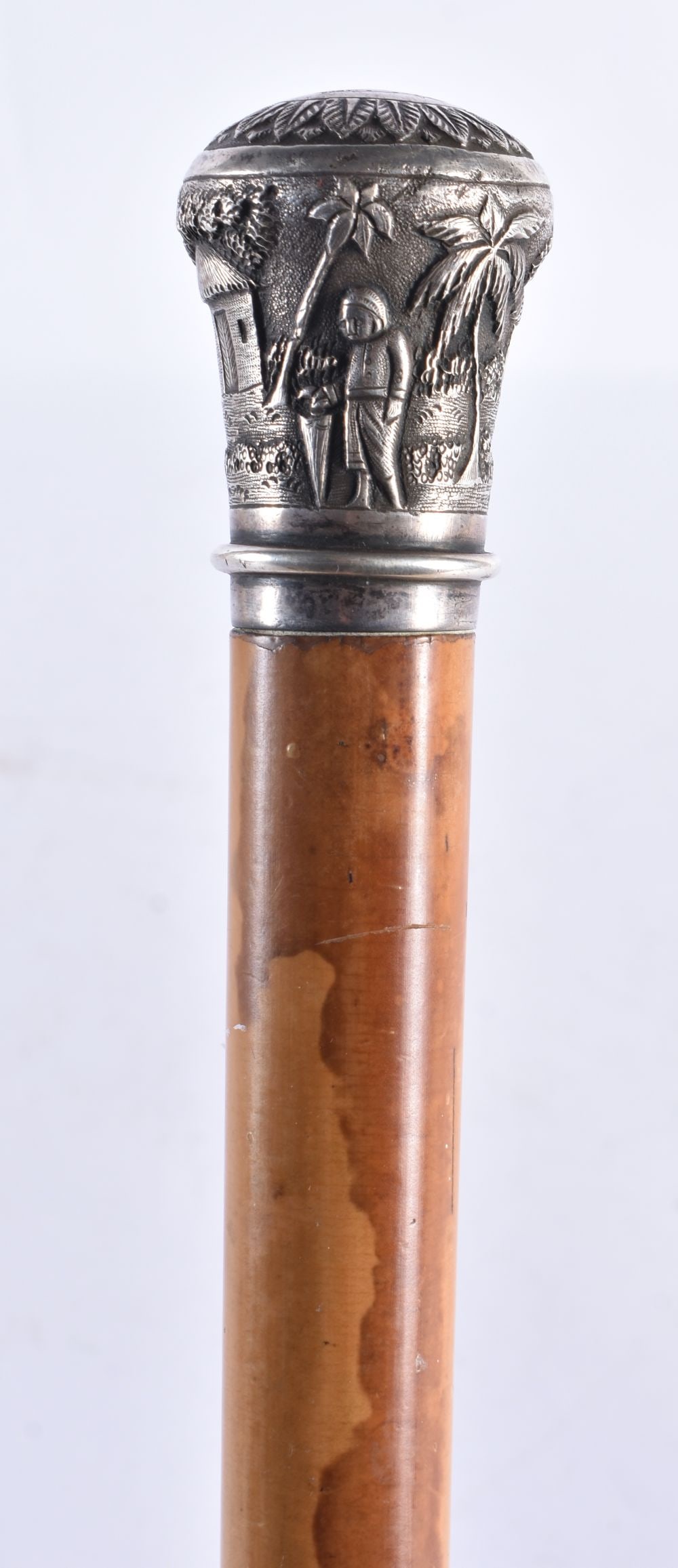 AN ANTIQUE SILVER PLATED TOPPED HUNTING GUN WALKING CANE. 90 cm long.: AN ANTIQUE SILVER PLATED TOPPED HUNTING GUN WALKING CANE. 90 cm long.