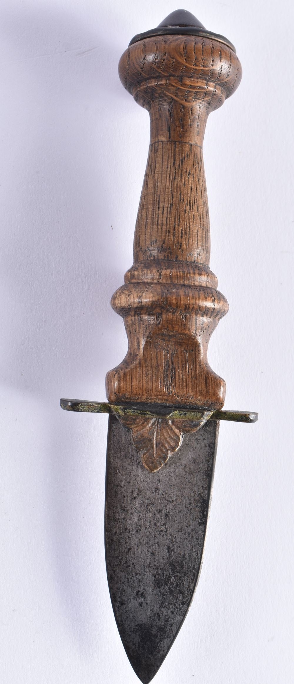 AN UNUSUAL ANTIQUE CARVED WOOD SHORT KNIFE. 17 cm long. (1 of 4)
