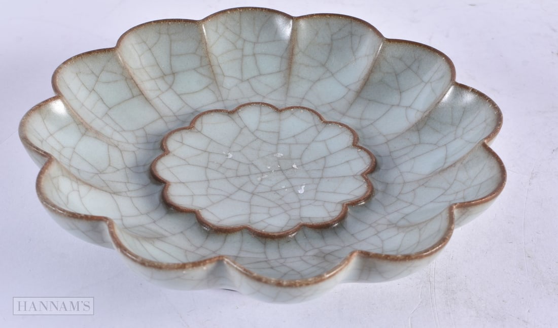 A CHINESE GUAN TYPE PETAL FORM SCALLOPED DISH. 17 cm wide. (1 of 3)