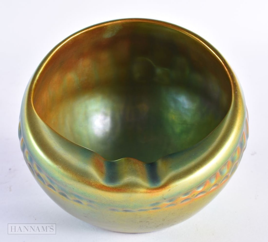 A HUNGARIAN ZSOLNAY PECS LUSTRE VASE. 11.5 cm wide.: A HUNGARIAN ZSOLNAY PECS LUSTRE VASE. 11.5 cm wide.