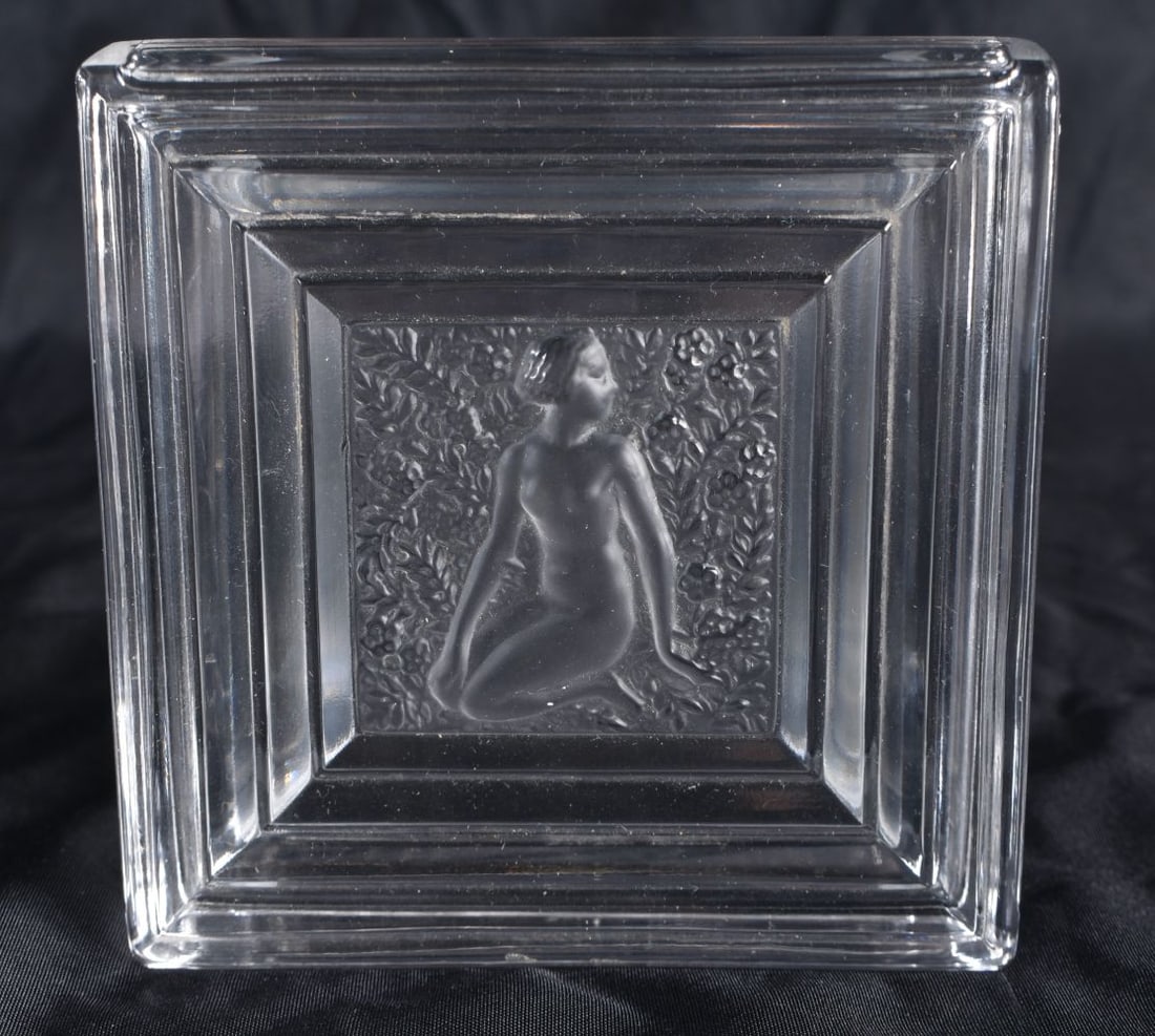 A LALIQUE SQUARE FORM GLASS MAIDEN BOX AND COVER. 9.5 cm square.: A LALIQUE SQUARE FORM GLASS MAIDEN BOX AND COVER. 9.5 cm square.