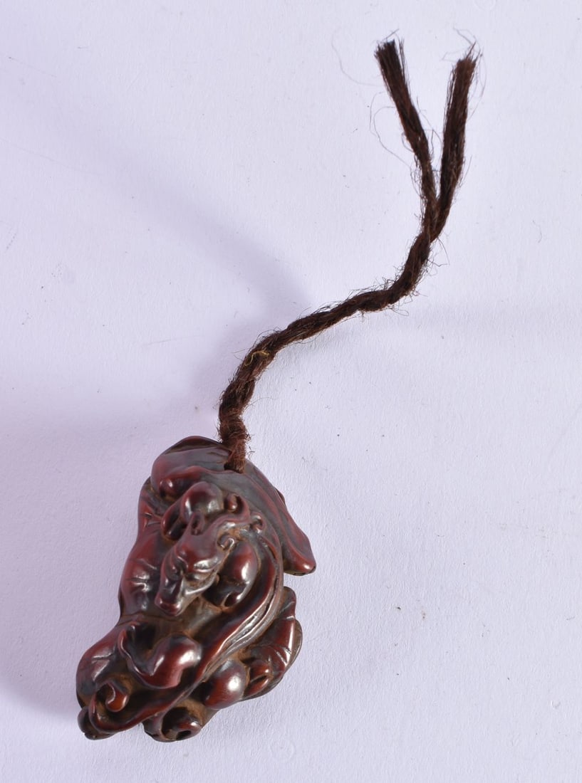 A JAPANESE LACQUERED NETSUKE. 23 grams. 5.5 cm x 3.5 cm. (1 of 4)