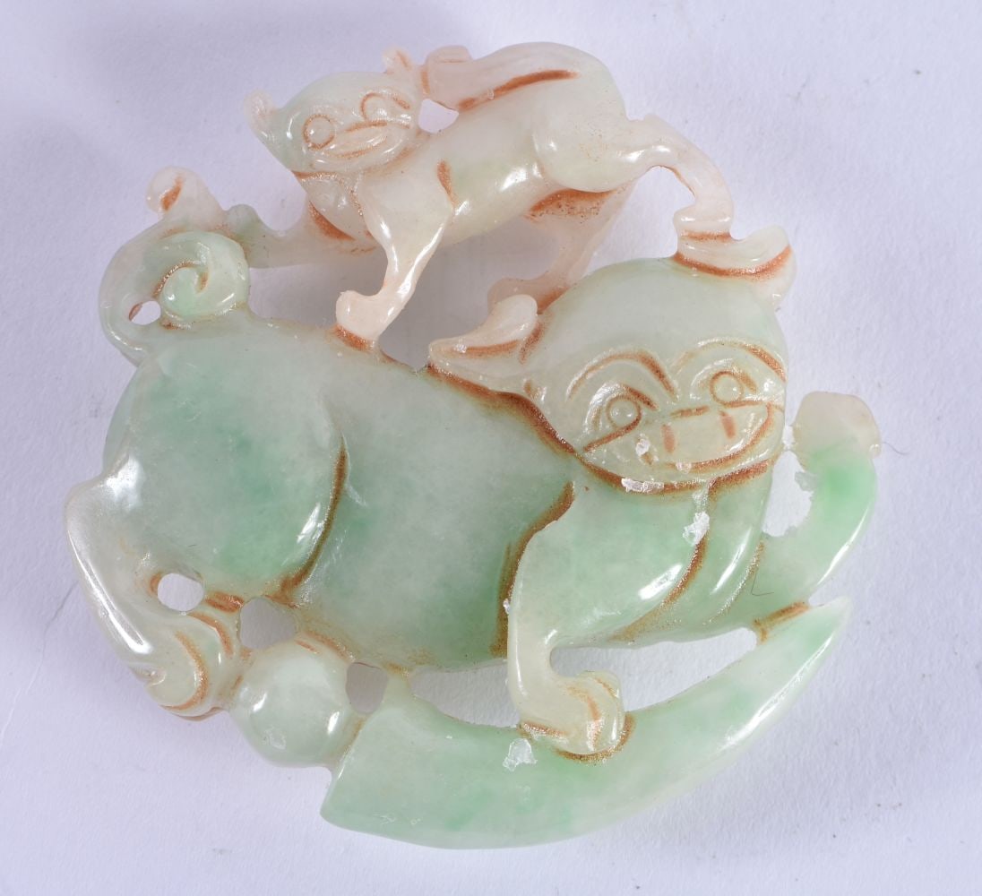 A CHINESE JADE CAT. 48.4 grams. 5.5 cm wide.: A CHINESE JADE CAT. 48.4 grams. 5.5 cm wide.