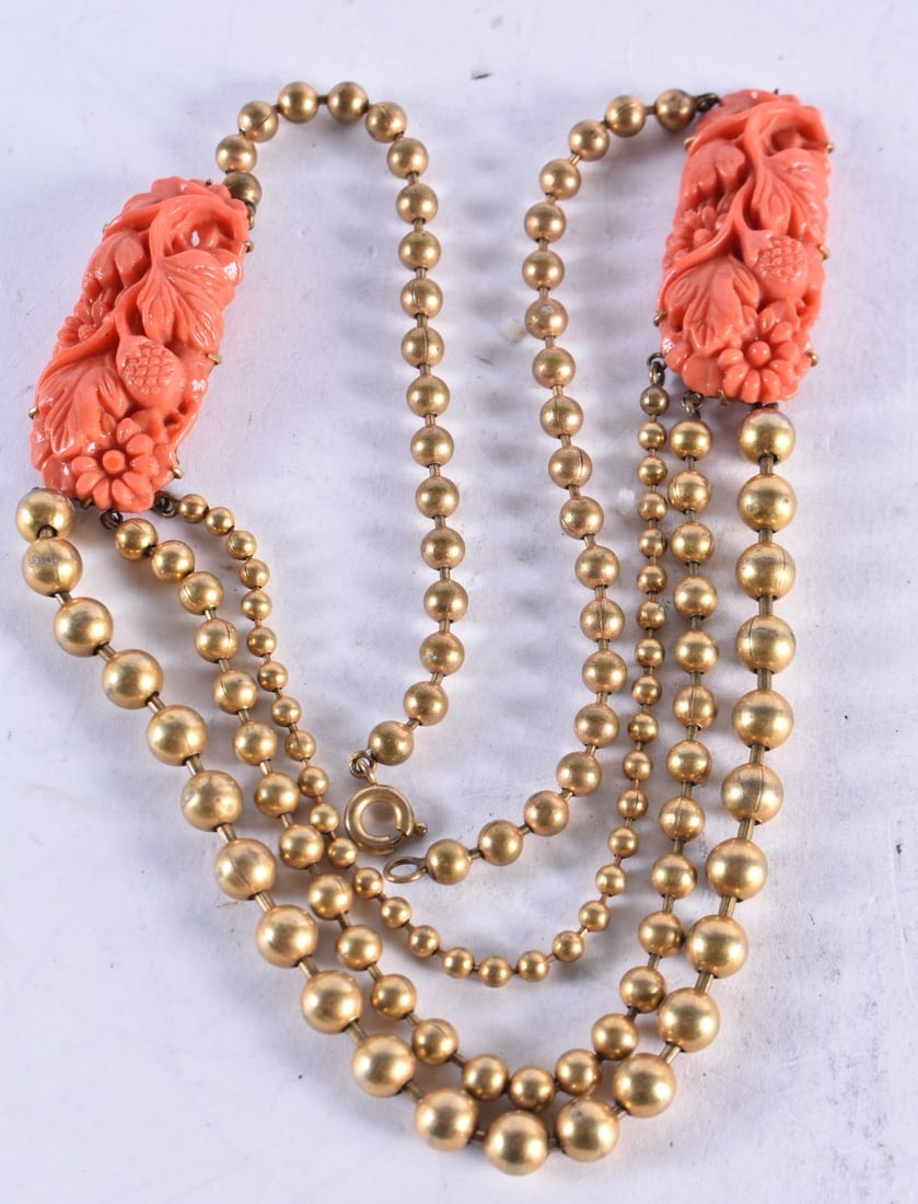 AN EARLY 20TH CENTURY CHINESE YELLOW METAL AND CORAL NECKLACE Late Qing. 45.3 grams. 45 cm long.: AN EARLY 20TH CENTURY CHINESE YELLOW METAL AND CORAL NECKLACE Late Qing. 45.3 grams. 45 cm long.