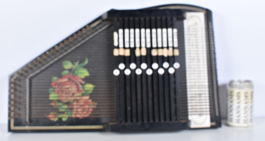A Vintage East German Rosen Autoharp 51 x 31 cm: A Vintage East German Rosen Autoharp 51 x 31 cm