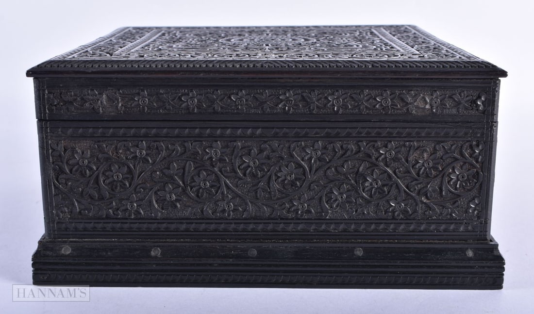 A FINE 19TH CENTURY ISLAMIC MIDDLE EASTERN CARVED WOOD HUMIDOR beautifully carved with flowers and v (1 of 5)