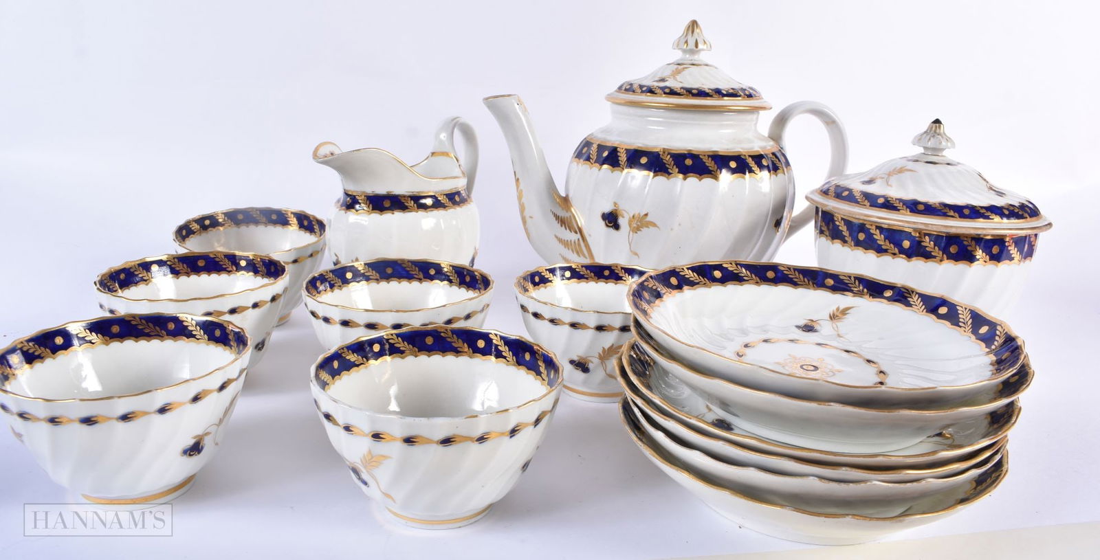 18th century Flight Worcester tea service, teapot and cover, sucrier and cover, cream jug, six tea b (1 of 10)