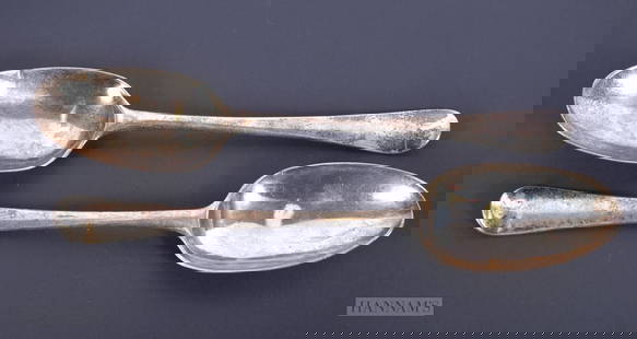 A PAIR OF ANTIQUE SILVER SPOONS by Hester Bateman. London 1816. 159 grams. 21 cm long.: A PAIR OF ANTIQUE SILVER SPOONS by Hester Bateman. London 1816. 159 grams. 21 cm long.
