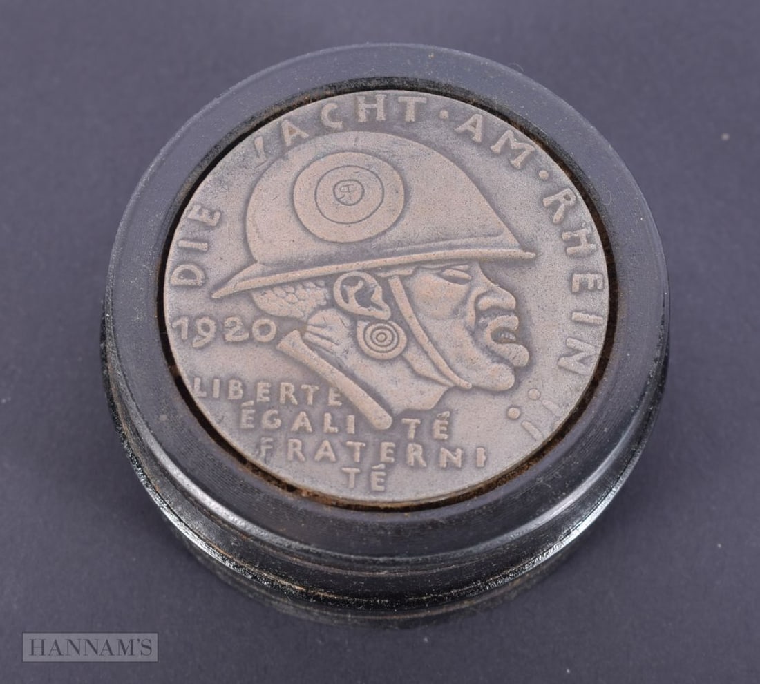 A GERMAN MILITARY SNUFF BOX. 96 grams. 7 cm diameter. (1 of 3)