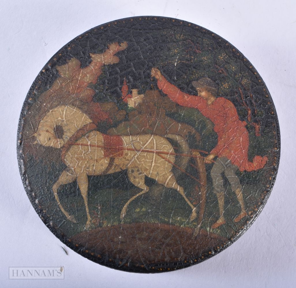 AN 18TH/19TH CENTURY RUSSIAN BLACK LACQUER BOX AND COVER. 68.3 grams. 9.75 cm diameter. (1 of 4)