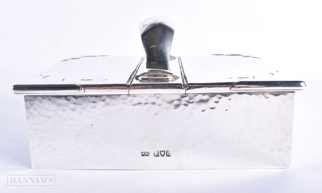 A LOVELY ARTS AND CRAFTS MAPPIN & WEBB SILVER GENTLEMAN'S CIGAR BOX with stylised strap mounts. Lond: A LOVELY ARTS AND CRAFTS MAPPIN & WEBB SILVER GENTLEMAN'S CIGAR BOX with stylised strap mounts. London 1903. 1272 grams overall. 16 cm x 19 cm.