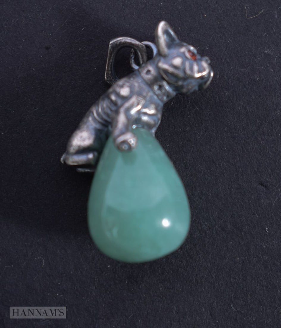 A Jade Egg Pendant with a Silver Dog Mount. Stamped 84. 2.9cm x 1.4 cm x 2.1cm, weight 10.4g: A Jade Egg Pendant with a Silver Dog Mount. Stamped 84. 2.9cm x 1.4 cm x 2.1cm, weight 10.4g