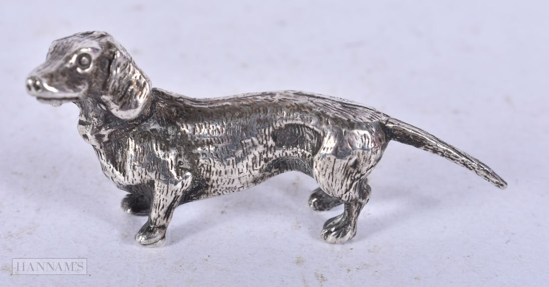 A Continental Silver Model of a Dachshund. Stamped 800. 5.8 cm x 2.7cm x 1.6cm, weight 44.1g: A Continental Silver Model of a Dachshund. Stamped 800. 5.8 cm x 2.7cm x 1.6cm, weight 44.1g