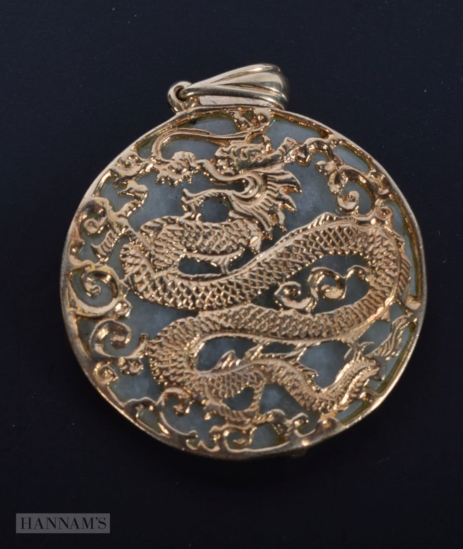 9ct gold jadeite pendant with chinese dragon pattern (11.9g). 4 cm x 3 cm. (1 of 3)