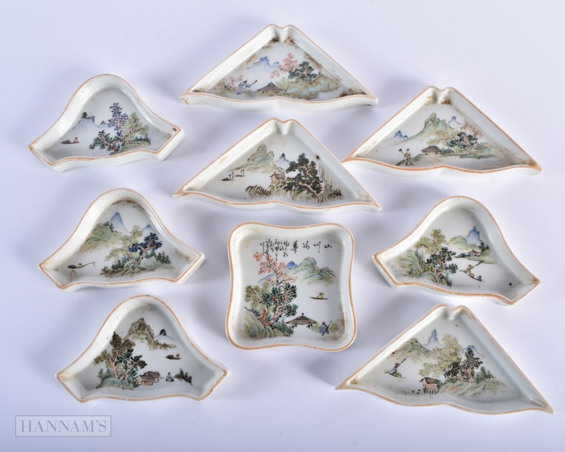 A SET OF CHINESE REPUBLICAN PERIOD PORCELAIN HORDERVES DISHES. (qty): A SET OF CHINESE REPUBLICAN PERIOD PORCELAIN HORDERVES DISHES. (qty)