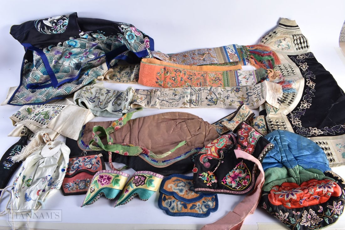 A GOOD COLLECTION OF 19TH/20TH CENTURY CHINESE SILK EMBROIDERES Late Qing. (qty): A GOOD COLLECTION OF 19TH/20TH CENTURY CHINESE SILK EMBROIDERES Late Qing. (qty)