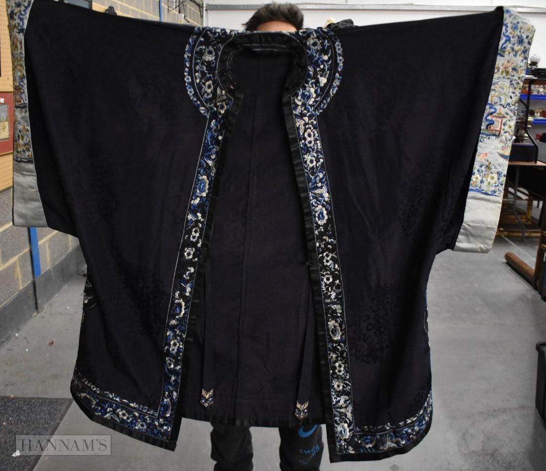 A LATE 19TH CENTURY CHINESE SILK EMBROIDERED JACKET Late Qing. 115 cm x 90 cm. (1 of 18)