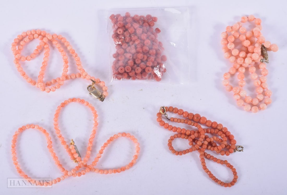 ASSORTED CORAL. 106 grams. Largest 62 cm long. (qty) (1 of 3)