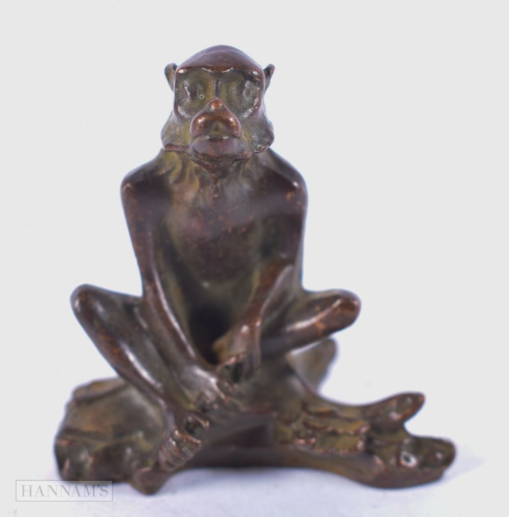 A JAPANESE BRONZE MONKEY. 155 grams. 5.75 cm x 5.5 cm. (1 of 3)