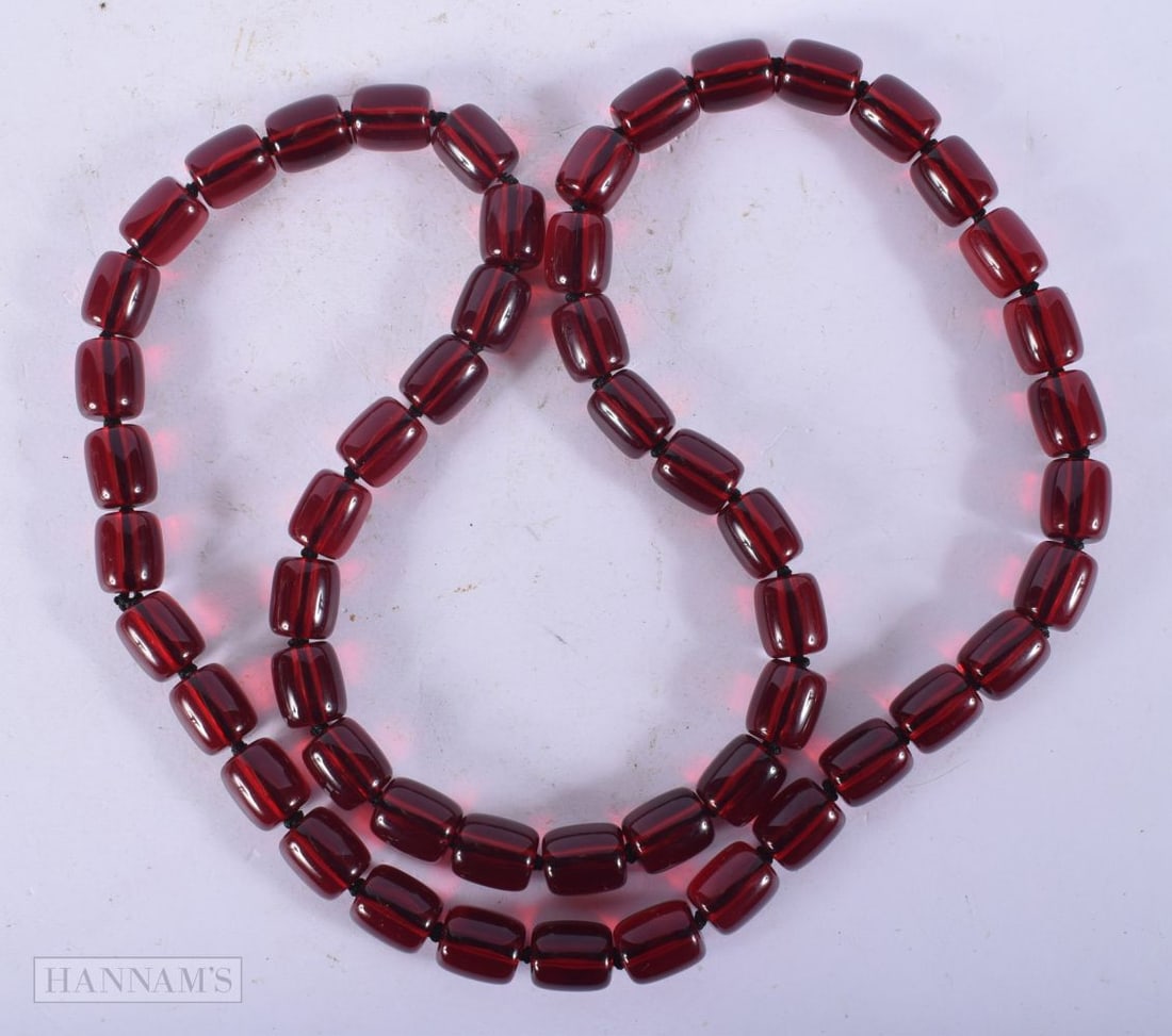 A CHERRY AMBER TYPE NECKLACE. 80 grams. 80 cm long. (1 of 3)