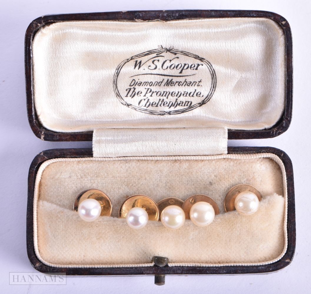 A SET OF ANTIQUE GOLD AND PEARL DRESS STUDS. 5.2 grams. 1 cm diameter.: A SET OF ANTIQUE GOLD AND PEARL DRESS STUDS. 5.2 grams. 1 cm diameter.