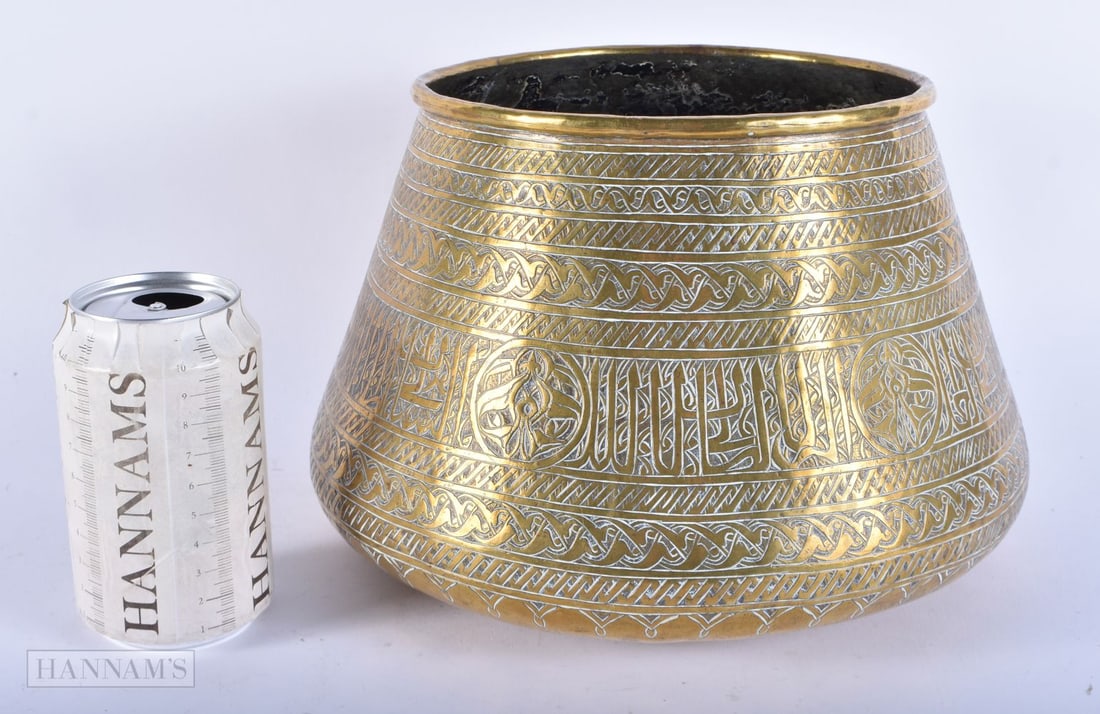 A 19TH CENTURY ISLAMIC MAMLUK MIDDLE EASTERN BRASS BASIN decorated with Kufic script and calligraphy (1 of 4)