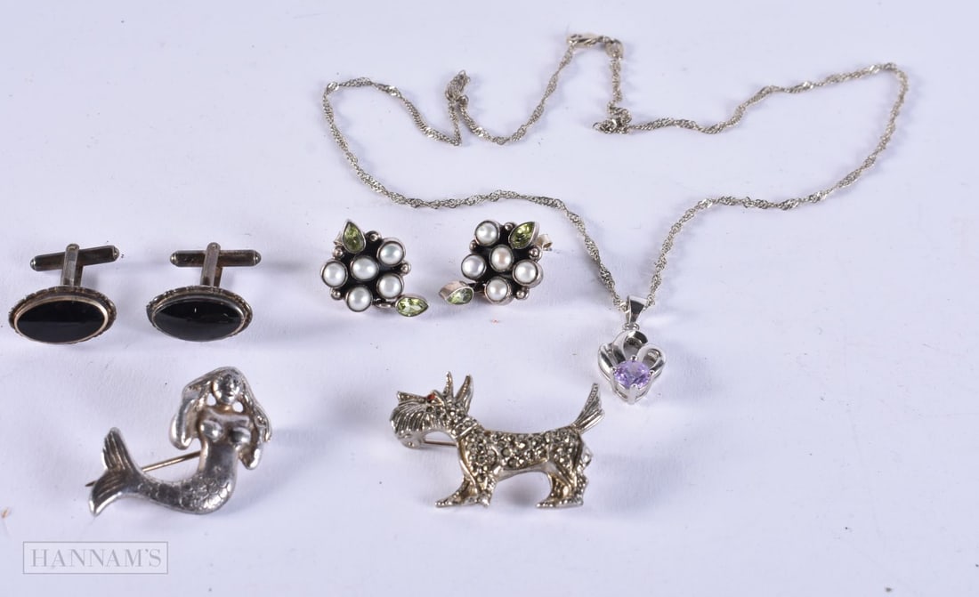ASSORTED JEWELLERY. (qty) (1 of 1)