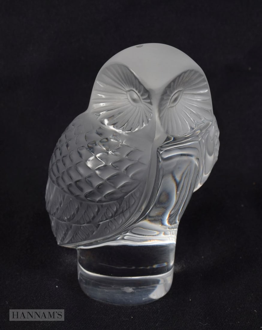 A LALIQUE GLASS OWL. 8.5 cm high.: A LALIQUE GLASS OWL. 8.5 cm high.