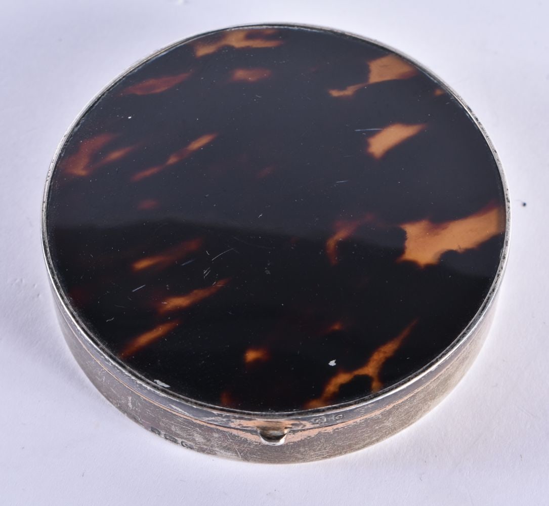 AN ART DECO SILVER AND TORTOISESHELL COMPACT. 53.5 grams. 6 cm diameter. (1 of 4)